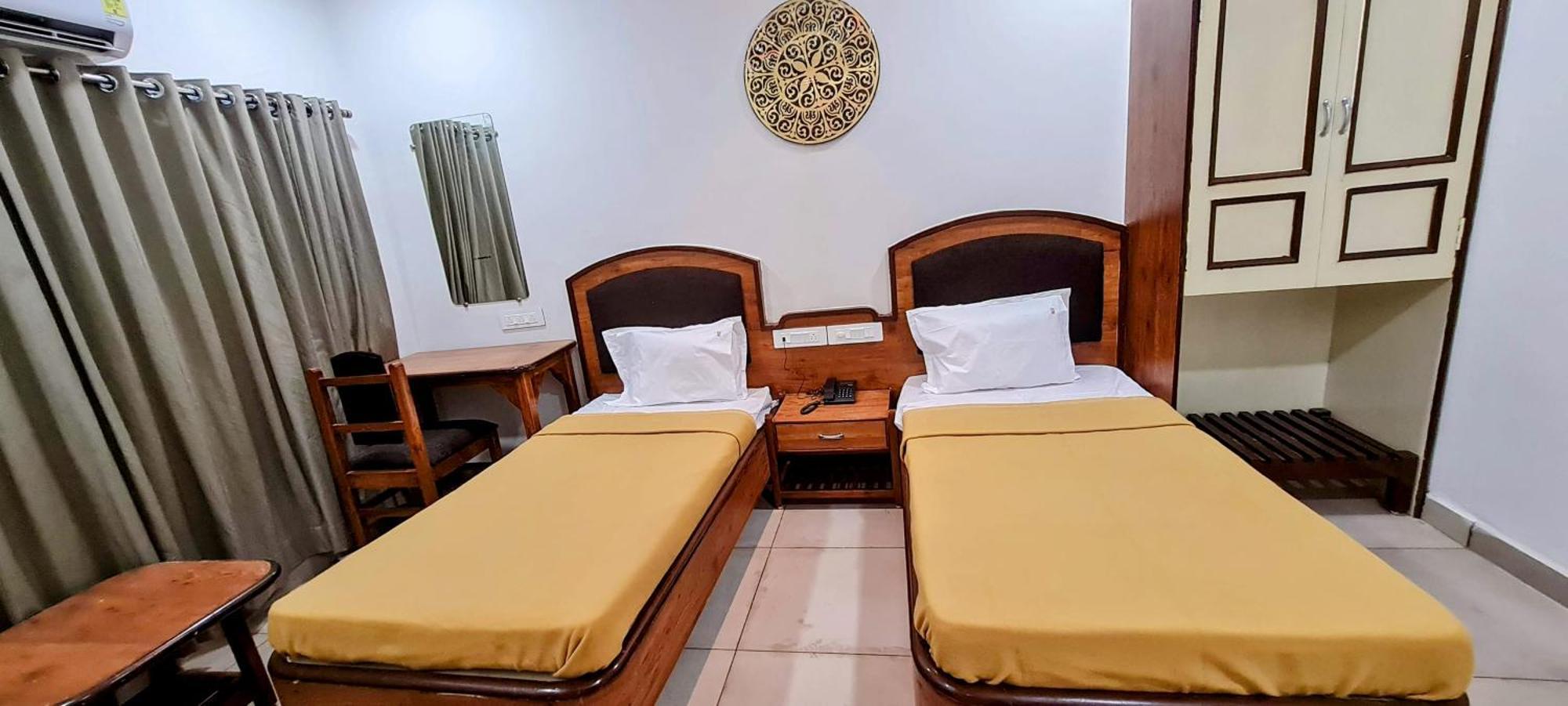 Hotel Tirth Ankleshwar Kültér fotó